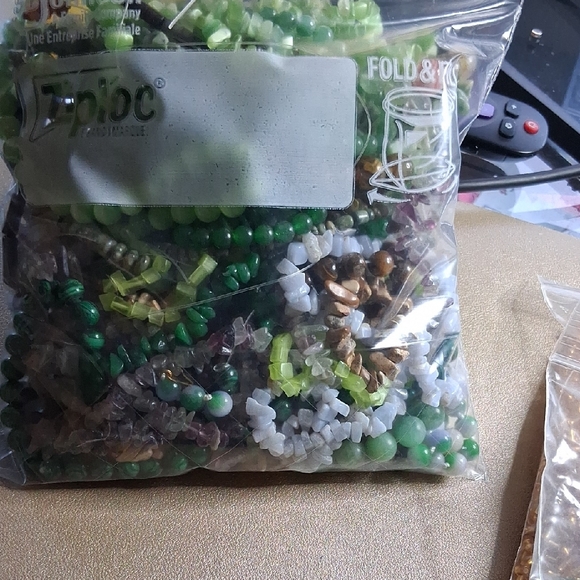 Full Quart Bag Lot of Mostly Gemstone Beads And 2 Packs of Seed Beads - Picture 9 of 11